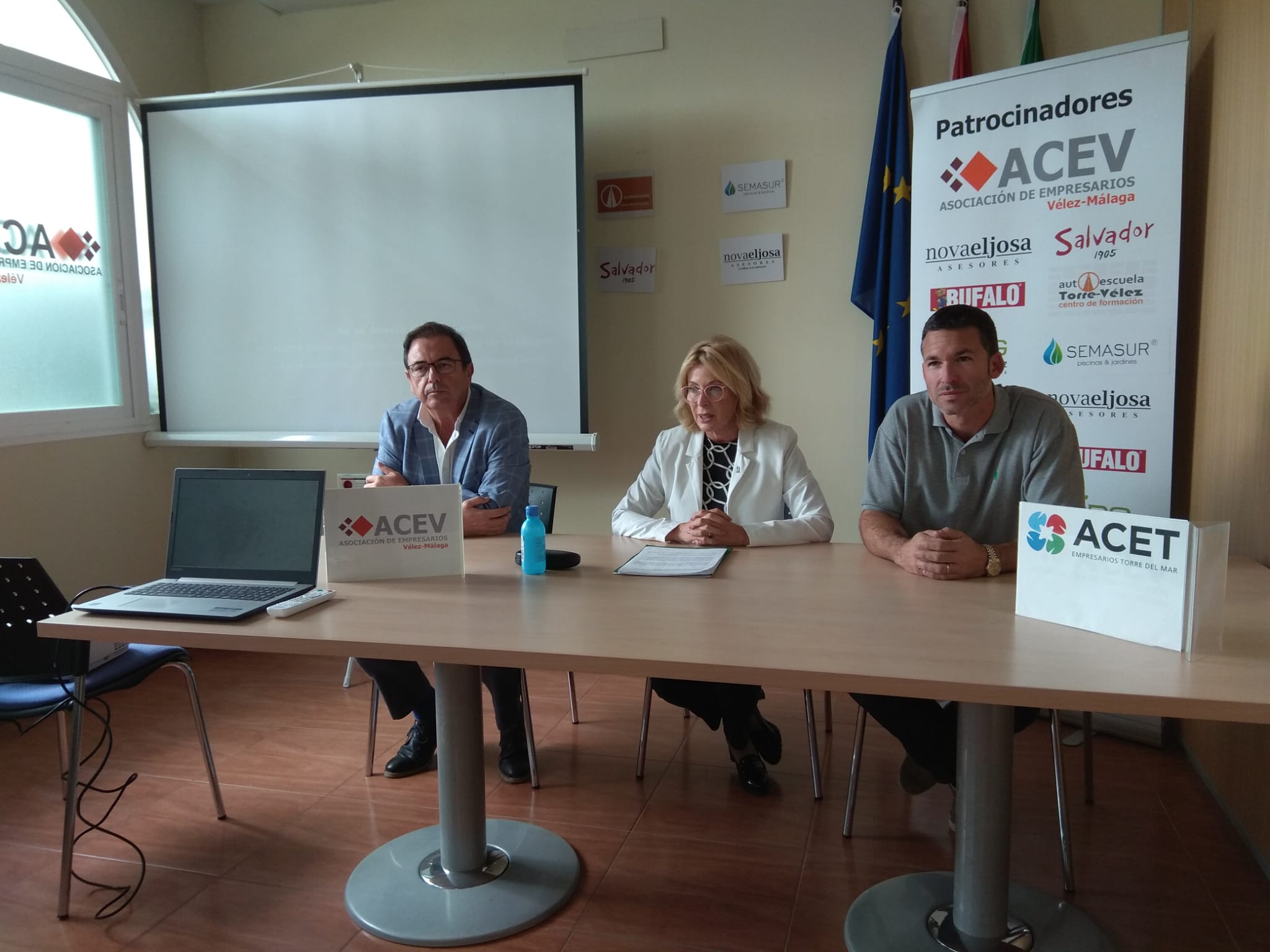 Se presentan las ayudas para empresas en la sede de la ACEV